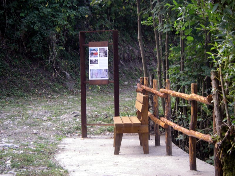 Itinerary Madoi VITA DI SESTA Information panel and bench