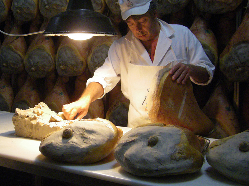 Prosciutto di Parma DOP: traditional processing