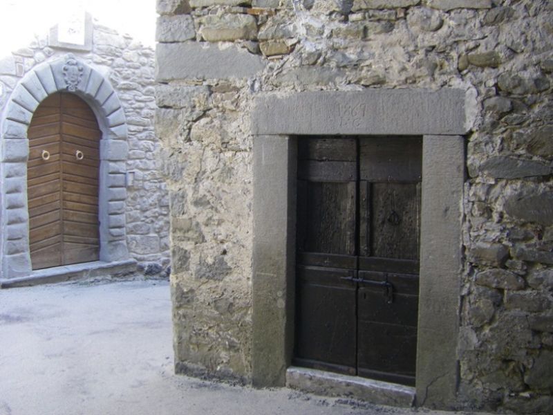 Antichi portali a Pianadetto
